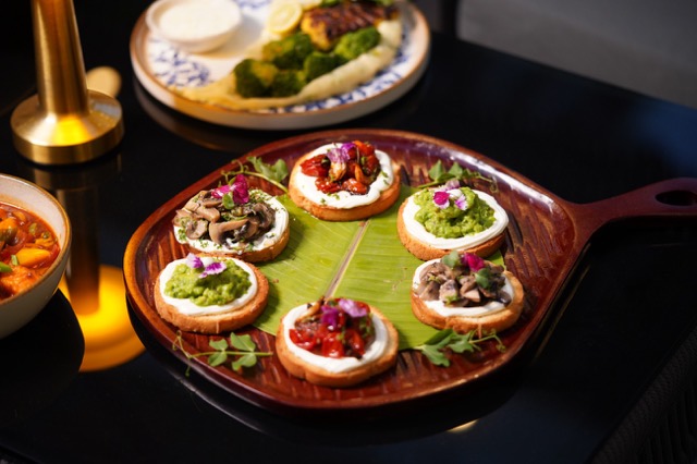 Small plates on a banana leaf